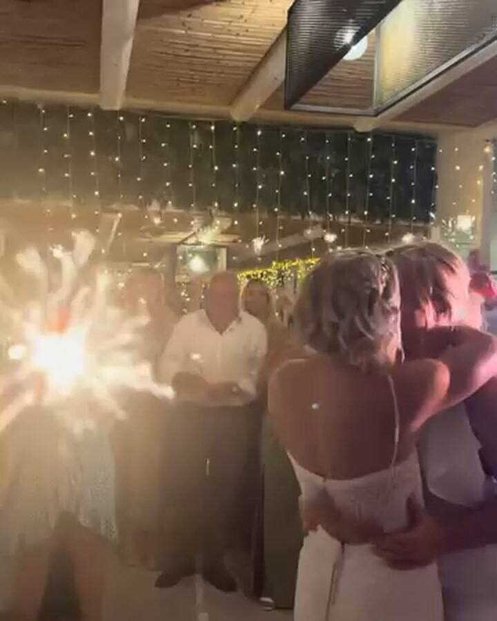 El video del casamiento entre Cliodhna y Claudia en Grecia