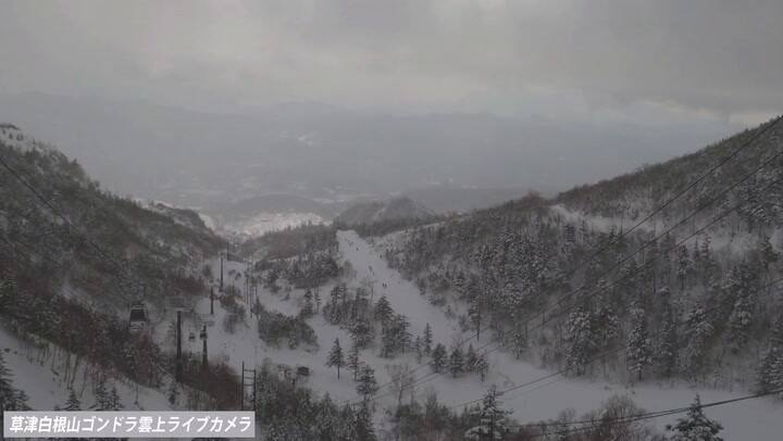 El impresionante momento en que entra en erupción el volcán Kusatsu-Shirane en Japón