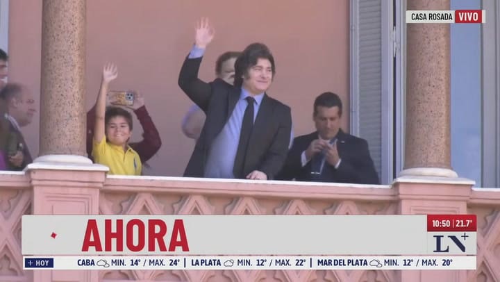 Casa Rosada El Presidente Milei Saludó Desde El Balcón