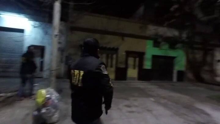 Allanamientos por el robo al supermercado chino de Santos Lugares