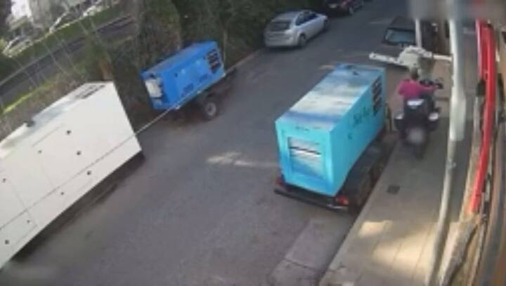 Quiso llevarse un rodado de alta gama, pero era tan grande que se le caía