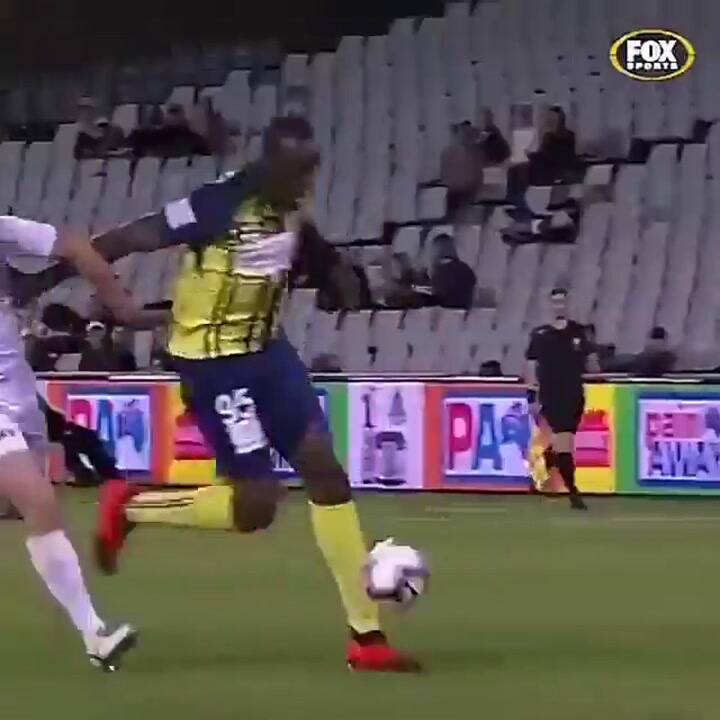 El primer gol de Usain Bolt - Fuente: Twitter