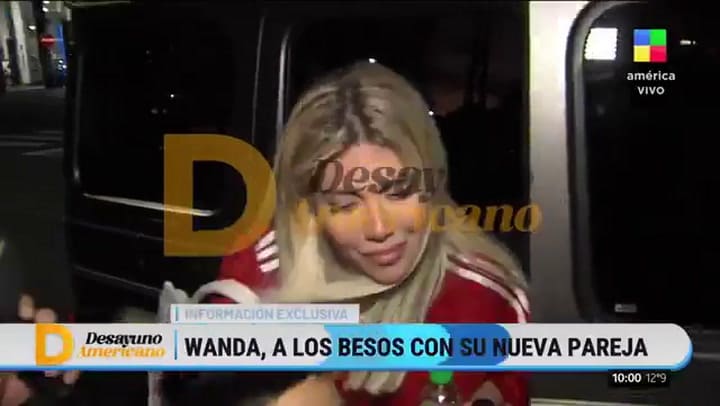 Las imágenes de Wanda Nara a los besos que confirma su nuevo romance