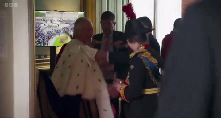 El íntimo momento entre Carlos III y la princesa Ana el día de la coronación
