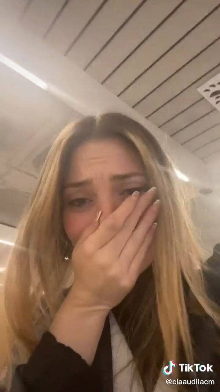 Una joven viajó miles de kilómetros para dar una sorpresa a su novio.