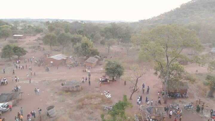 Fashion Sakala retornó a Zambia y causó una revolución en su pueblo natal