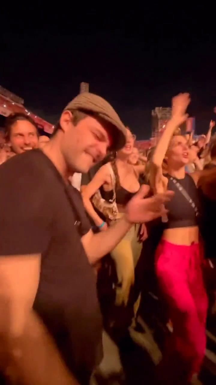 Peter Lanzani bailó en cada uno de los temas de Lali Espósito