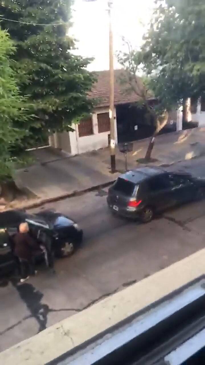 Suspendieron la licencia de conducir del hombre que atacó a dos mujeres por un bocinazo