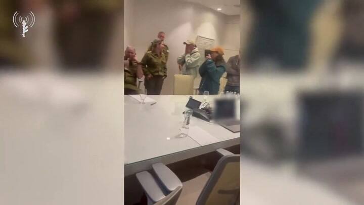 Familiares de las rehenes celebran la liberación