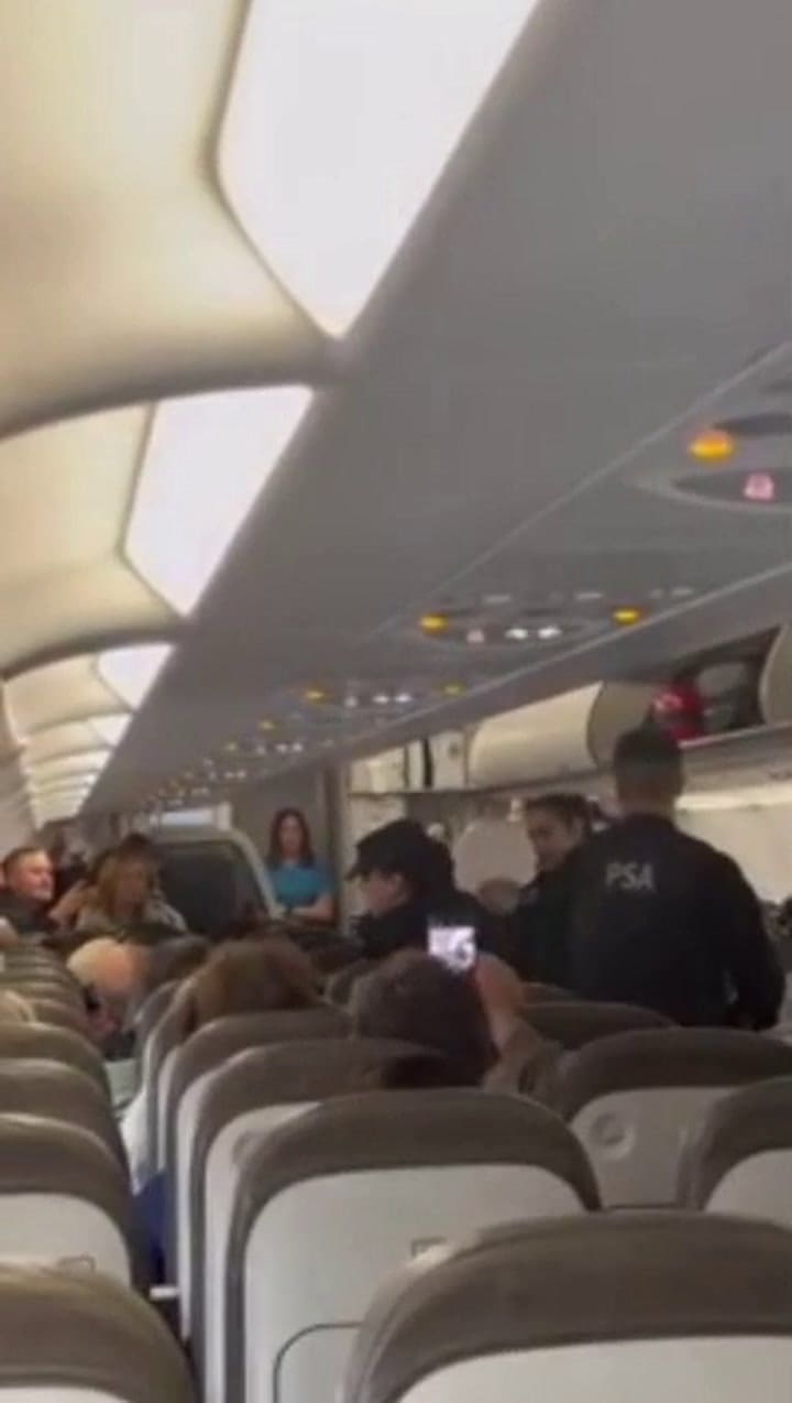 Aeroparque: una pasajera no quiso pagar exceso de equipaje, mordió a una policía y la detuvieron