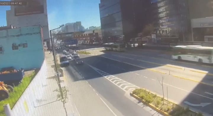 El ataque con pirotecnia de hinchas de Boca a la sede del MPF