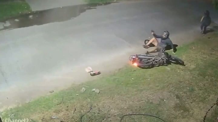 General Rodríguez: un policía viajaba con su hija en moto, lo quisieron asaltar y mató al delincuente