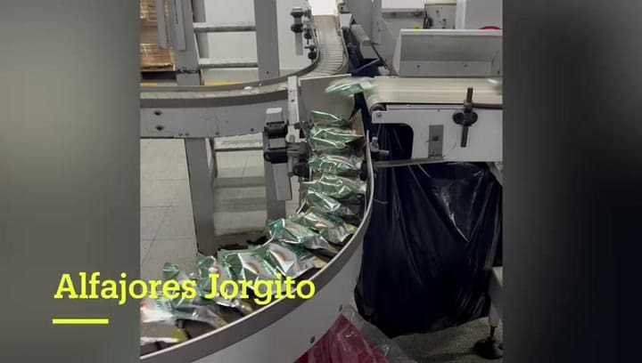 Elaboración de alfajores en la fábrica Jorgito