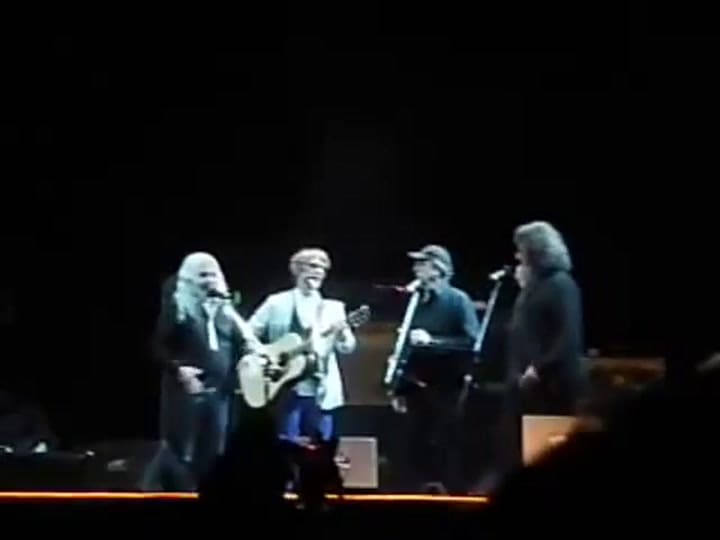 Muchacha ojos de papel' en el estadio de Vélez, 2009 - Fuente: YouTube