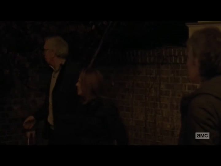 El protagonista muy cómodo en su rol de verdugo - Fuente: YouTube