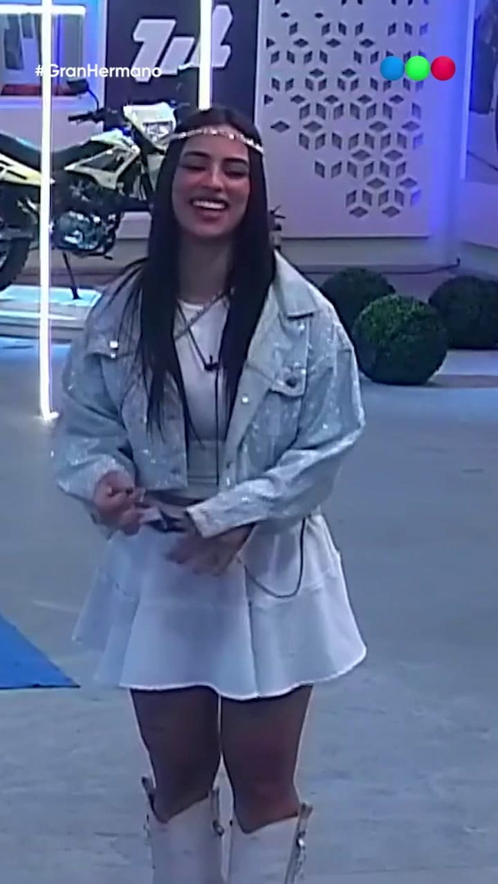 Doble Premio Para Gabriela- Se Ganó La Moto Y Es La Nueva Líder De La Semana