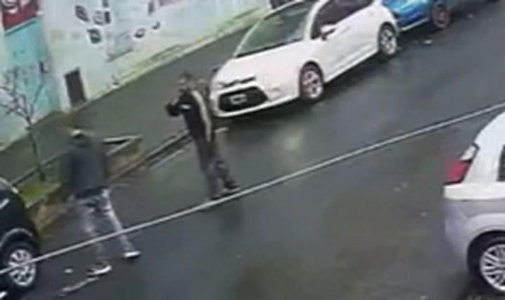 Así fue la discusión entre el hombre y el cuida coches