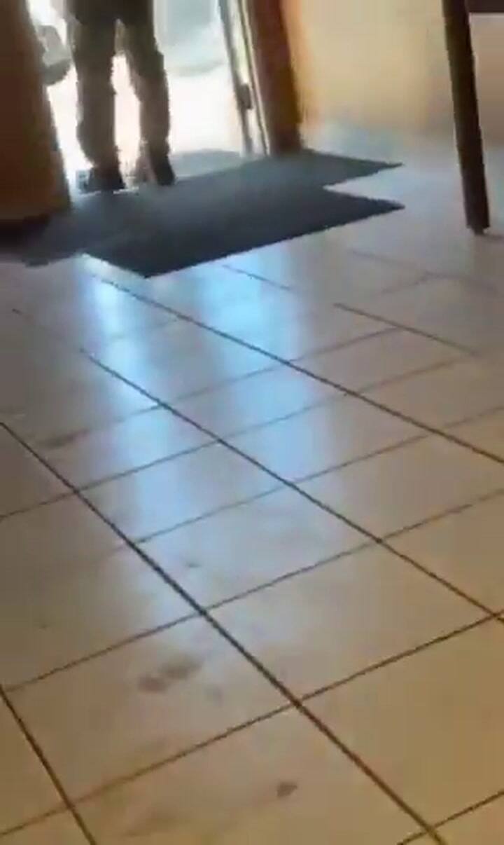 ICE en el consulado de Ecuador