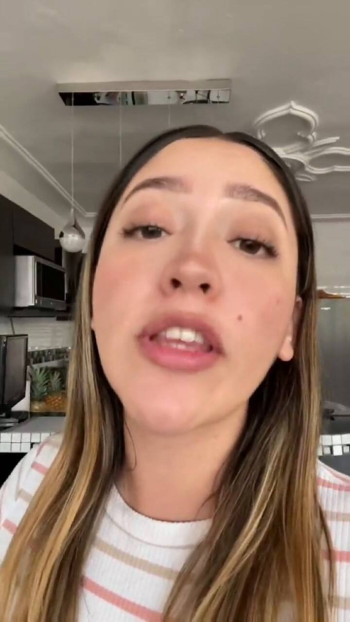 Una joven contó cómo un oficial migratorio la contactó en privado para invitarla a salir