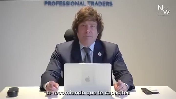 Milei, en 2022, cuando promocionaba cursos de Mauricio Novelli (NW)