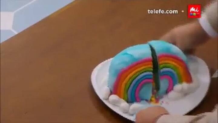 Una torta con una sorpresa especial