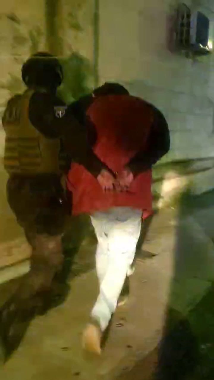 El traslado de uno de los detenidos por el homicidio de Sofía Delgado