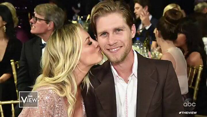 Kaley Cuoco cuenta que vive en casas separadas con su marido