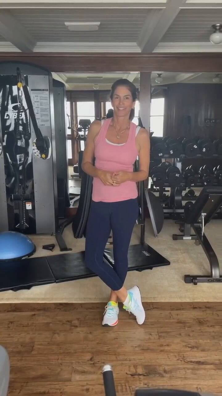 Así es la exigente rutina de abdominales de Cindy Crawford