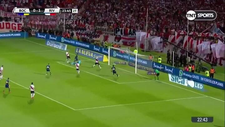 La doble atajada de Armani a Fabra y Nandez - Fuente: TNT Sports