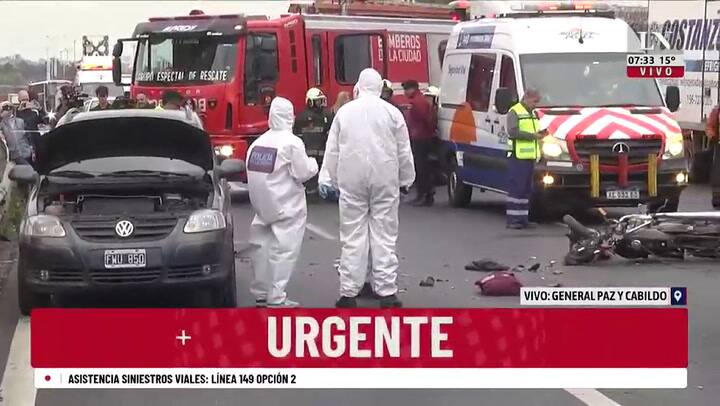 Fuertes demoras para circular. Chocaron un auto y una moto en la Avenida General Paz: murió una persona