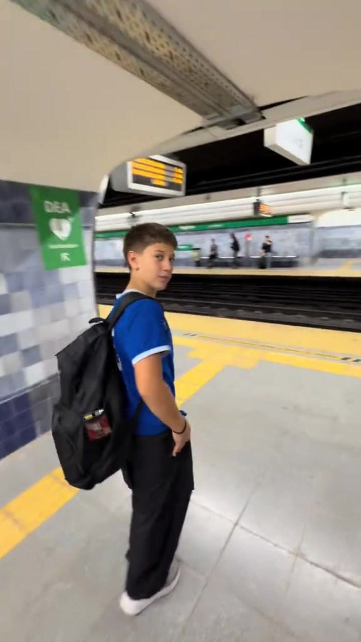 Jimena Barón mostró cómo ayudó a Momo a viajar solo en subte