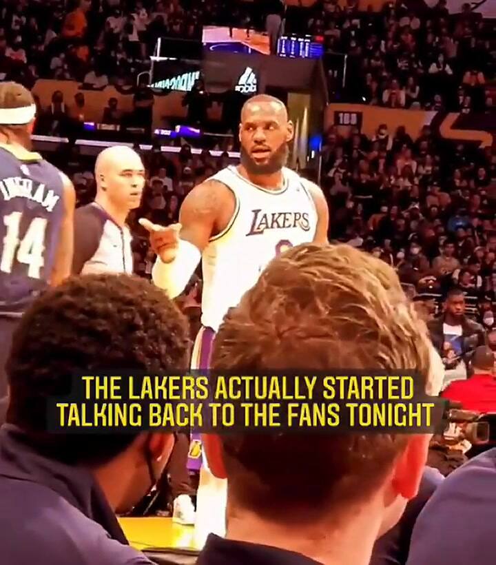 La pelea de los jugadores de los Lakers con los hinchas