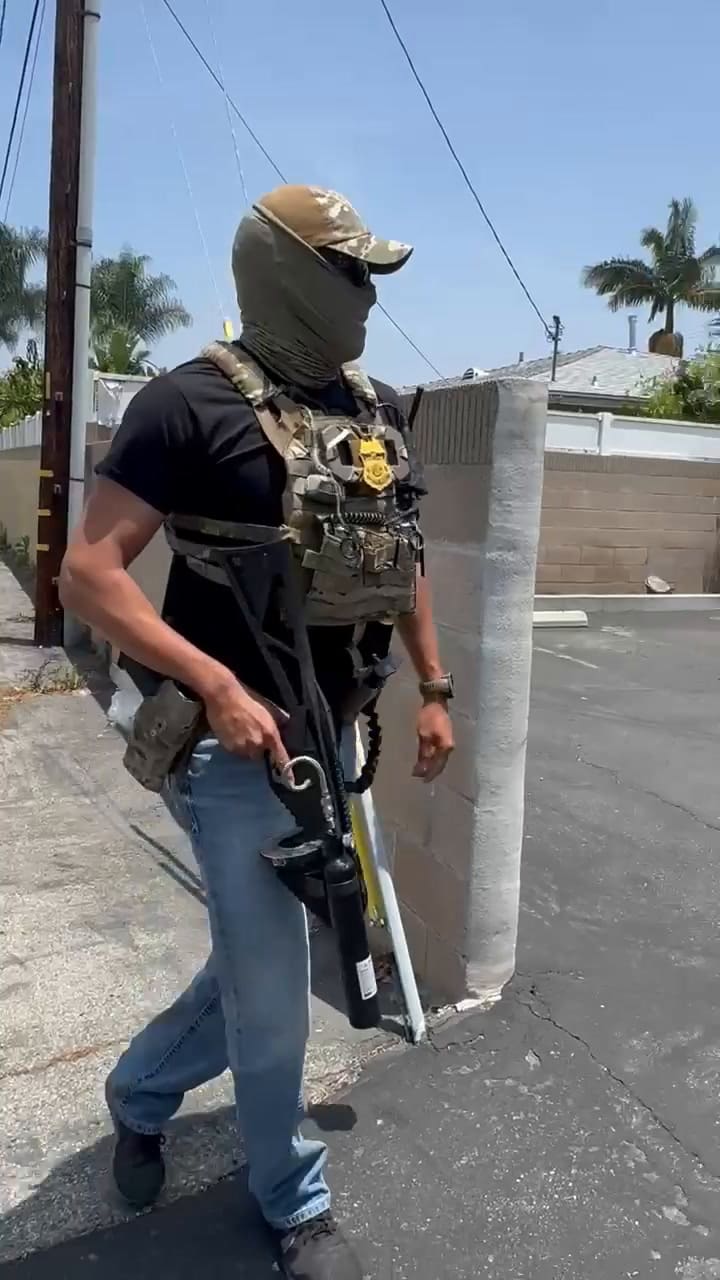 El momento en el que agentes del ICE detuvieron al inmigrante latino