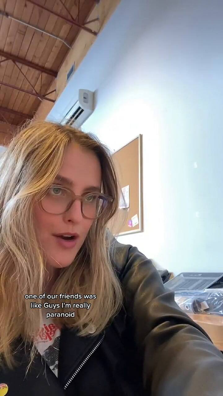 Un grupo de jóvenes encontró una cámara oculta en el Airbnb que alquilaron