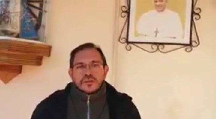 Amenazan y atacan al padre 'Chicho', un cura que lucha contra el narcotráfico en Quilmes