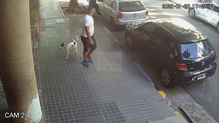 Abandonó a su mascota y se llevó el repudio de todos