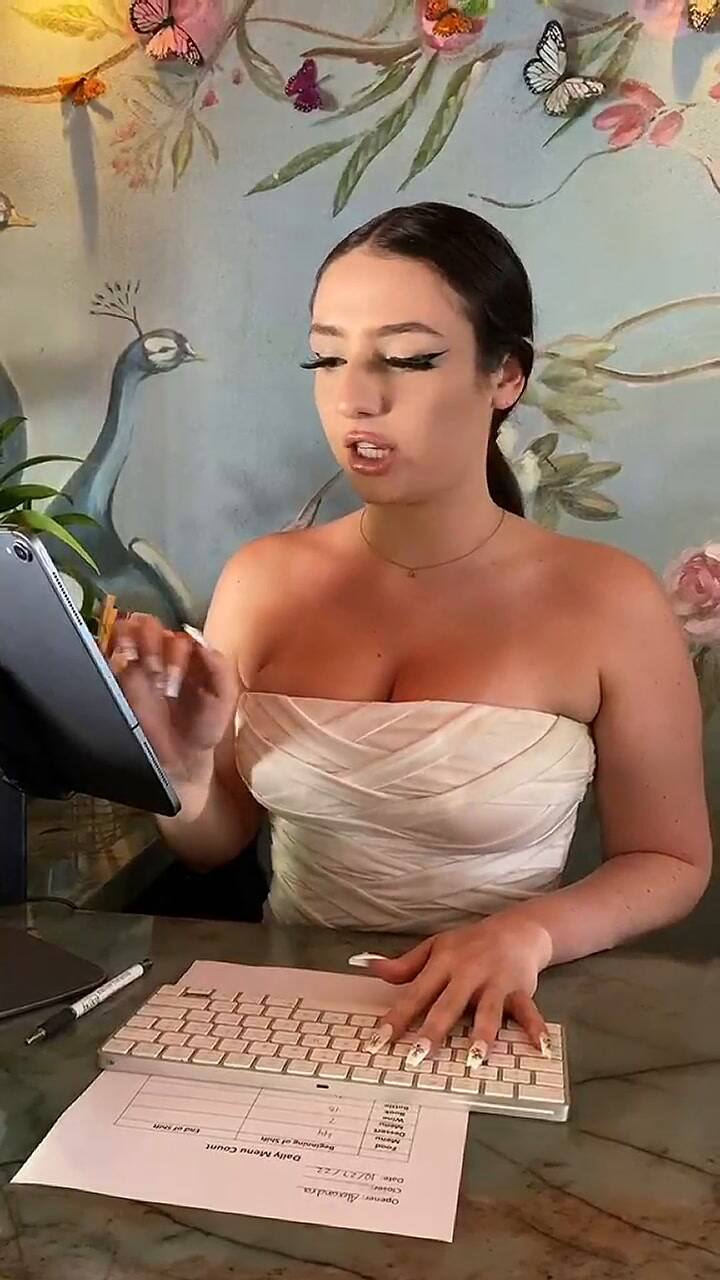 Una tiktoker exhibió una típica práctica en los restaurantes de moda en Miami