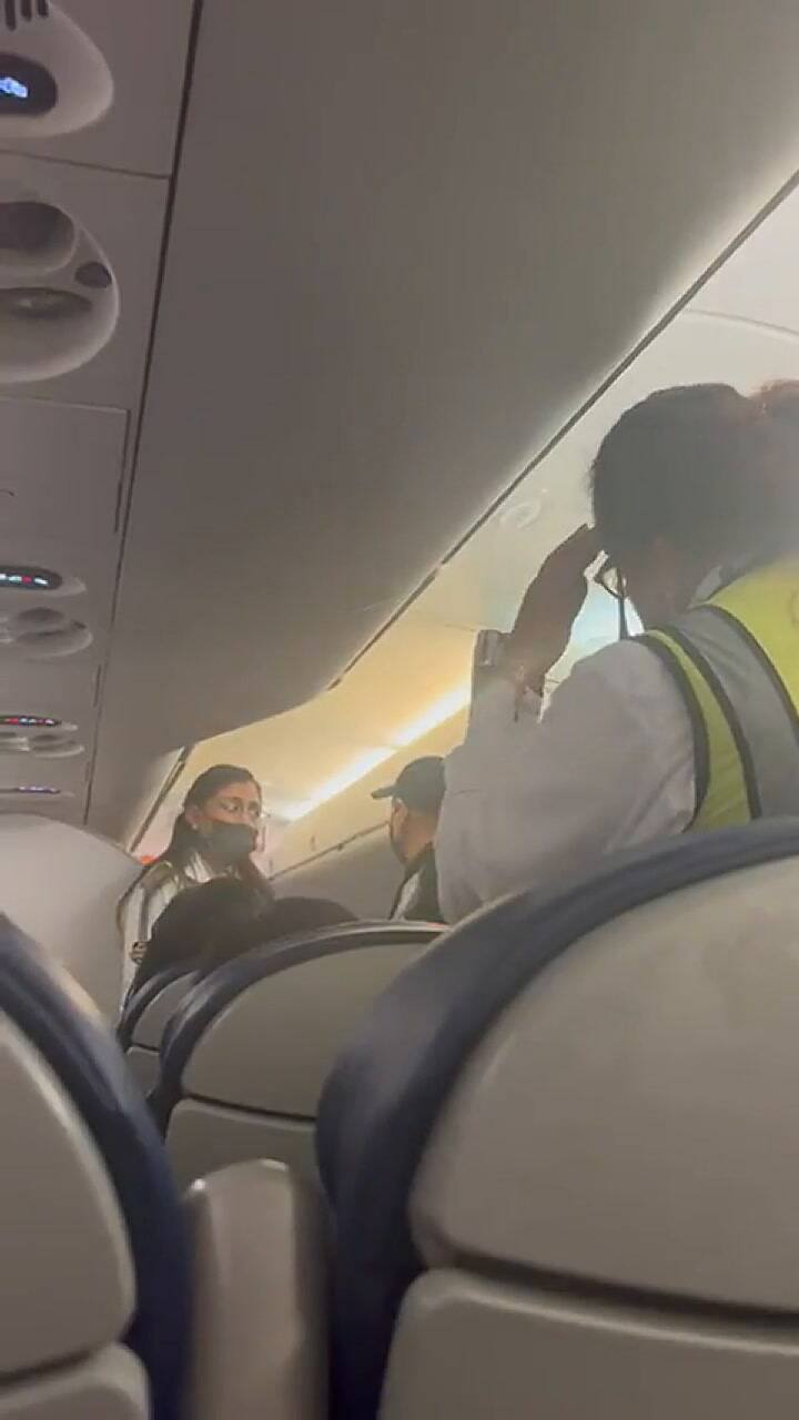 Así fue el momento en que una familia fue expulsada de un vuelo en México