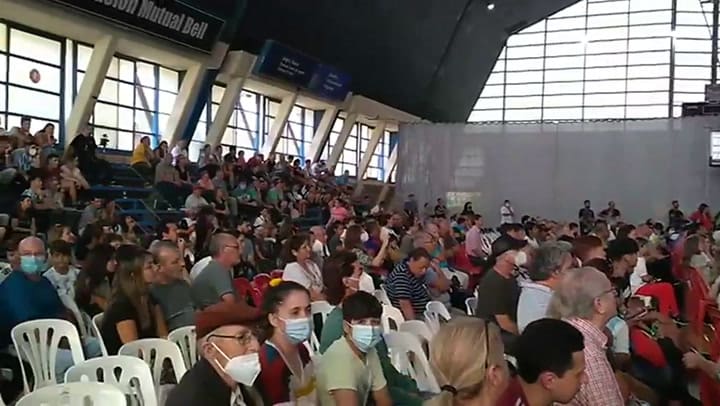 El Club Bell recibió a Kempes en su polideportivo - Fuente: @clubbelloficial