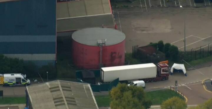 Descubren 39 cadáveres en un camión contenedor en el Reino Unido - Fuente: Youtube