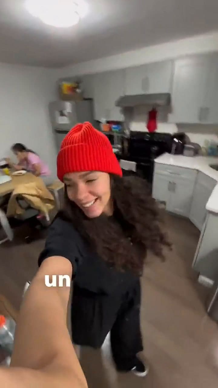 Latina presume cada rincón de su departamento en Nueva York