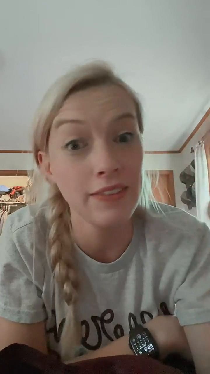 Un maestra de EE.UU mostró que lleva en su mochila de emergencia