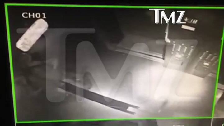 Solange Knowles, hermana de Beyoncé, golpea a Jay Z - Fuente: TMZ