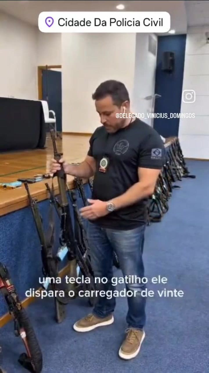 Entre las armas secuestradas al Comando Vermelho hay un fusil Fal de las fuerzas armadas argentina