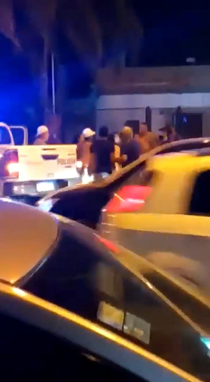 Se desató una violenta pelea por el uso del barbijo