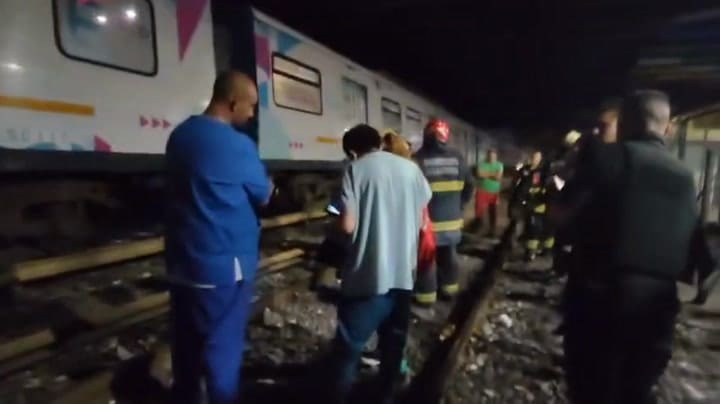 Bomberos, personal del SAME y efectivos de la policía se hicieron presentes en el lugar de la muerte del hombre de 40 años
