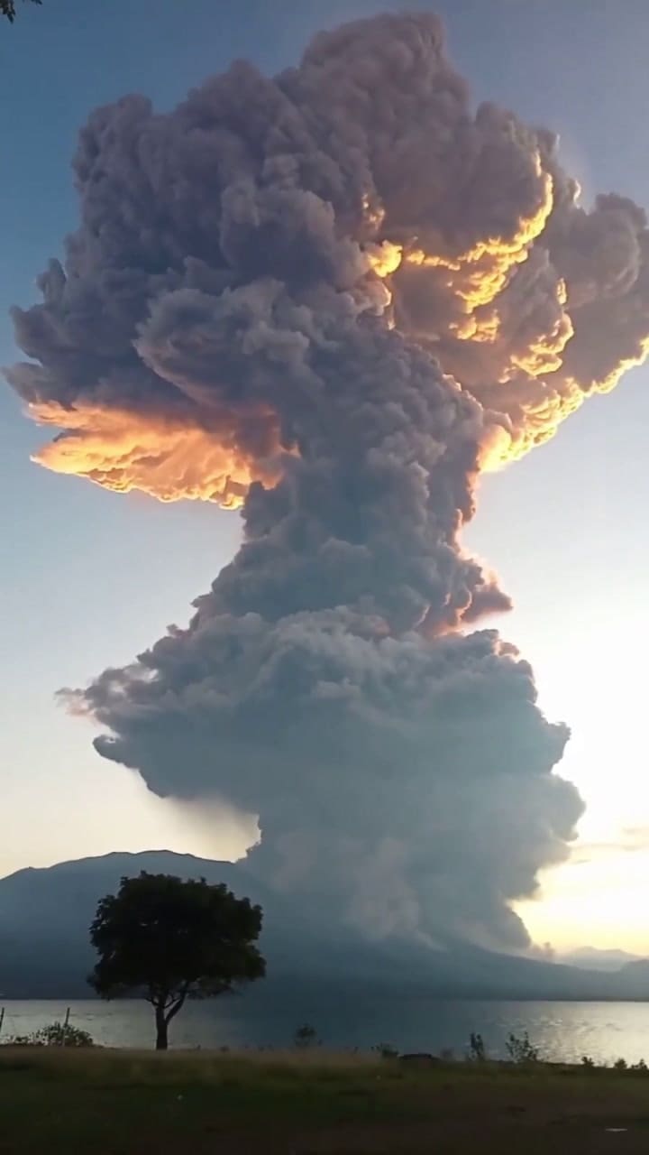 La erupción del volcán Lewotobi