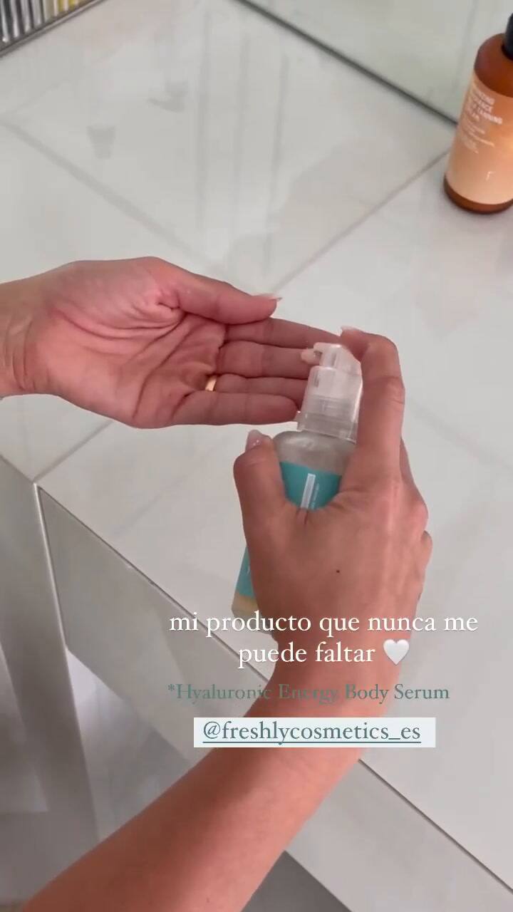 Anto Roccuzzo mostró el producto que usa para cuidar las piernas (IG @antonelaroccuzzo)