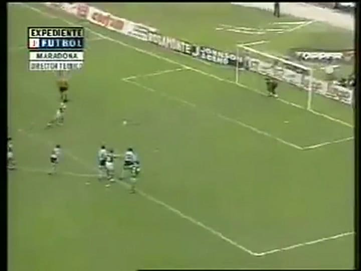 Diego Maradona dirigiendo en Racing el clausura de 1997. Fuente: Youtube