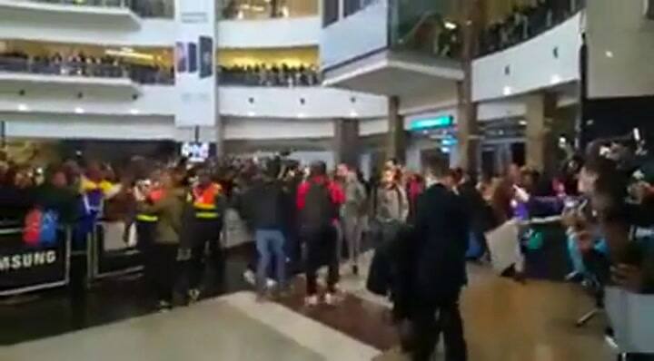 Emoción por la presencia del plantel del Barcelona en Johannesburgo - Fuente: Twitter